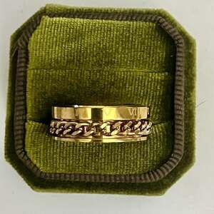 Unisex Gold-Tone Stainless Steel Roman Numeral and Curb Chain Spinner Band Ring